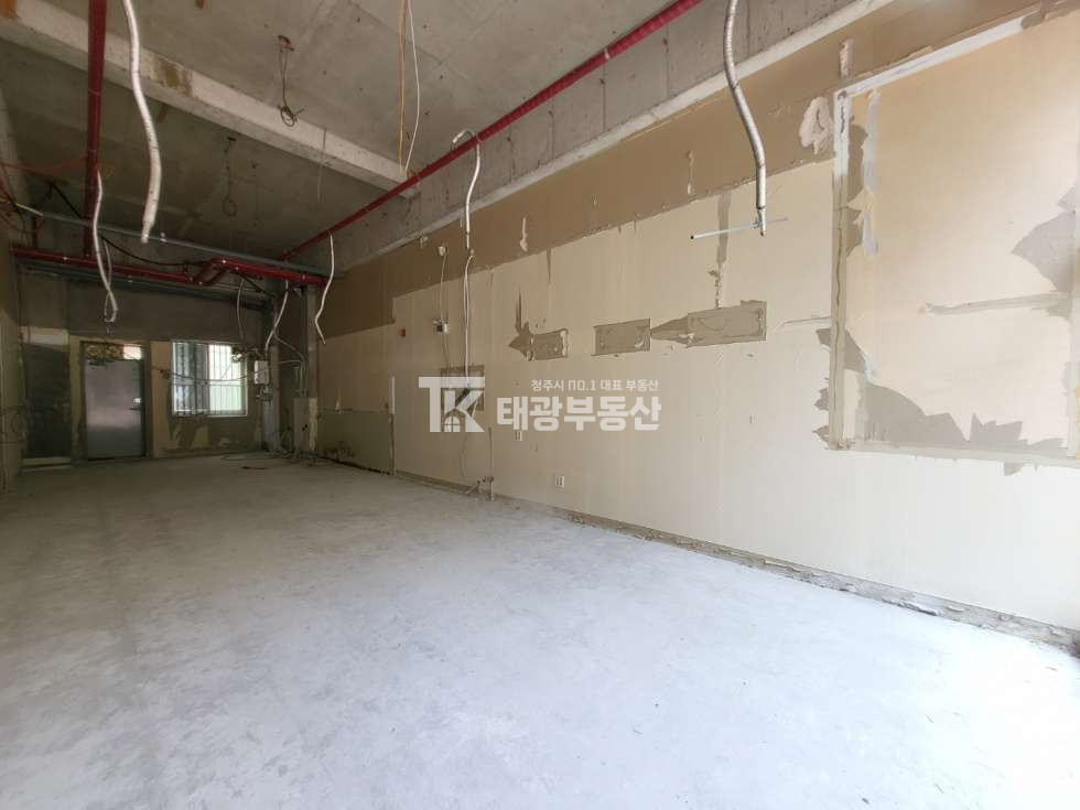 충북 청주서원구 성화동 성화동 상가임대. 1층 상가 무권리 임대, 동일업종제외 업종무관 월세 매물번호 10243 사진 1