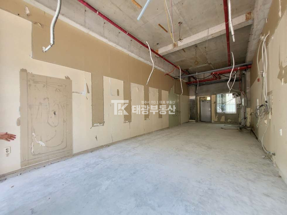 충북 청주서원구 성화동 성화동 상가임대. 1층 상가 무권리 임대, 동일업종제외 업종무관 월세 매물번호 10243 사진 3