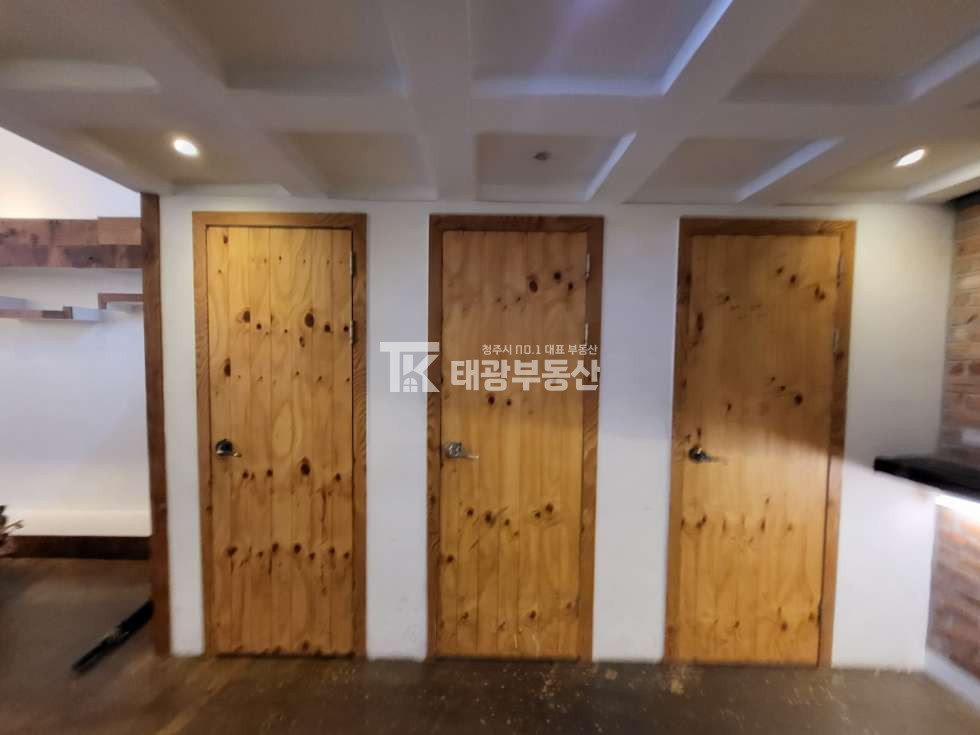 충북 청주상당구 서문동 주건축물제1동 성안길 상가임대. 서문동 인테리어 완비된 상가. 모든업종 문의 가능 월세 매물번호 10258 사진 3