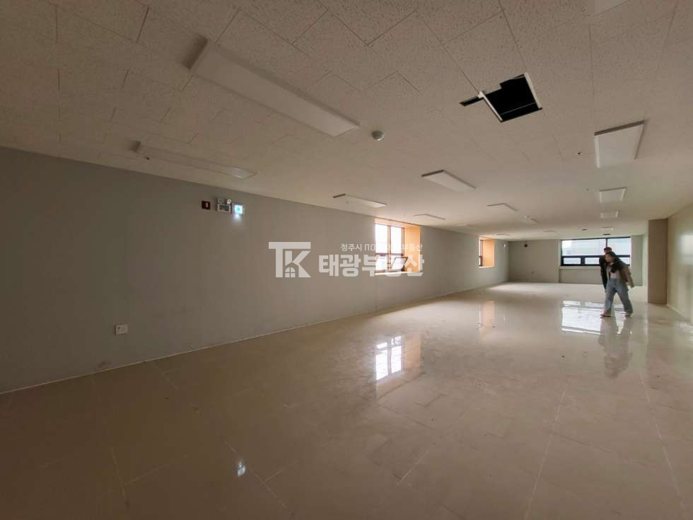 충북 청주상당구 북문로2가 성안길 상가임대. 주차편리하며, 내부 사무실 인테리어 완비. 월세 매물번호 10285 사진 1