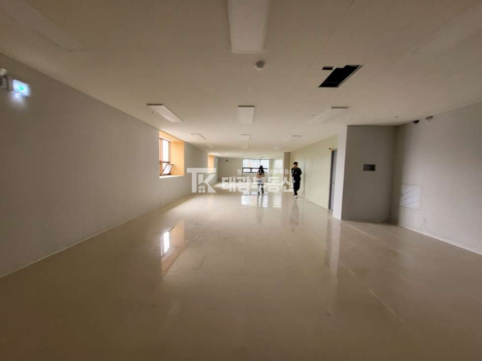 충북 청주상당구 북문로2가 성안길 상가임대. 주차편리하며, 내부 사무실 인테리어 완비. 월세 매물번호 10285 사진 2