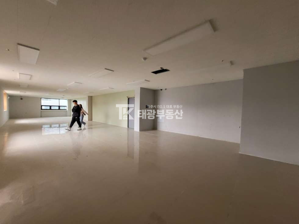 충북 청주상당구 북문로2가 성안길 상가임대. 주차편리하며, 내부 사무실 인테리어 완비. 월세 매물번호 10285 사진 3