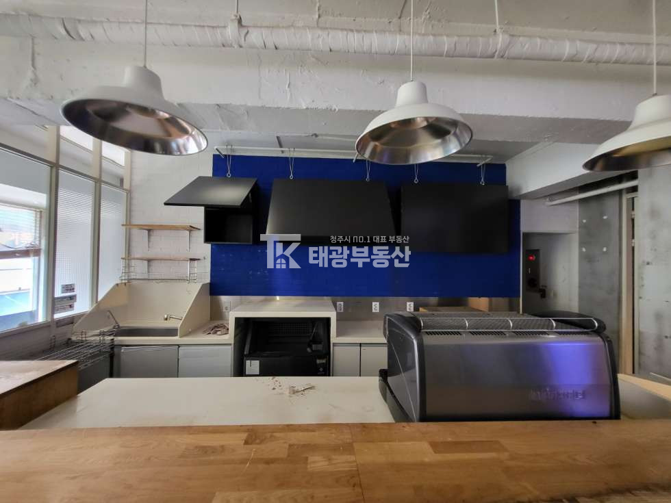 충북 청주상당구 남문로2가 성안길 상가임대. 인테리어 완비 카페매물. 무권리상가. 월세 매물번호 10297 사진 8