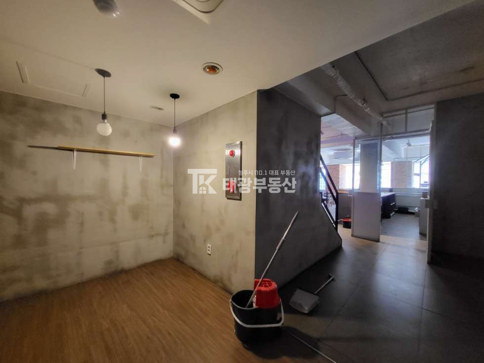 충북 청주상당구 남문로2가 성안길 상가임대. 인테리어 완비 카페매물. 무권리상가. 월세 매물번호 10297 사진 9