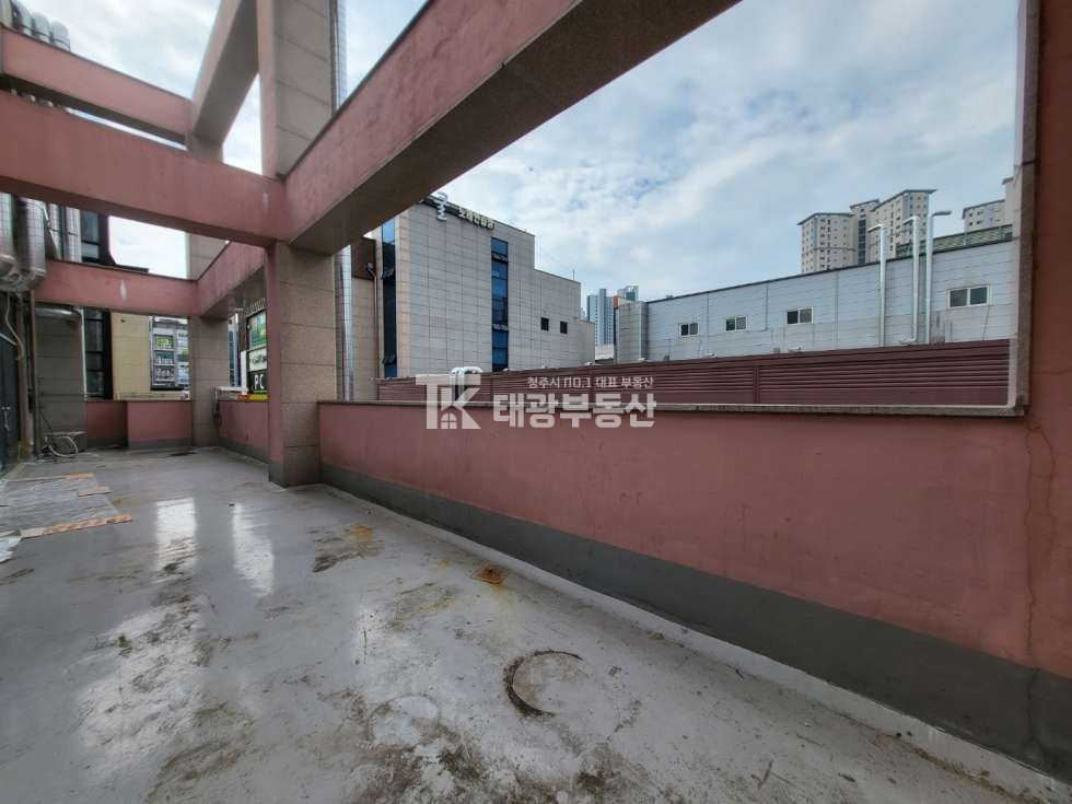 충북 청주청원구 율량동 율량동 상가임대. 대형평수이며 유동인구 많은 위치. 광고효과 최상. 월세 매물번호 10298 사진 7