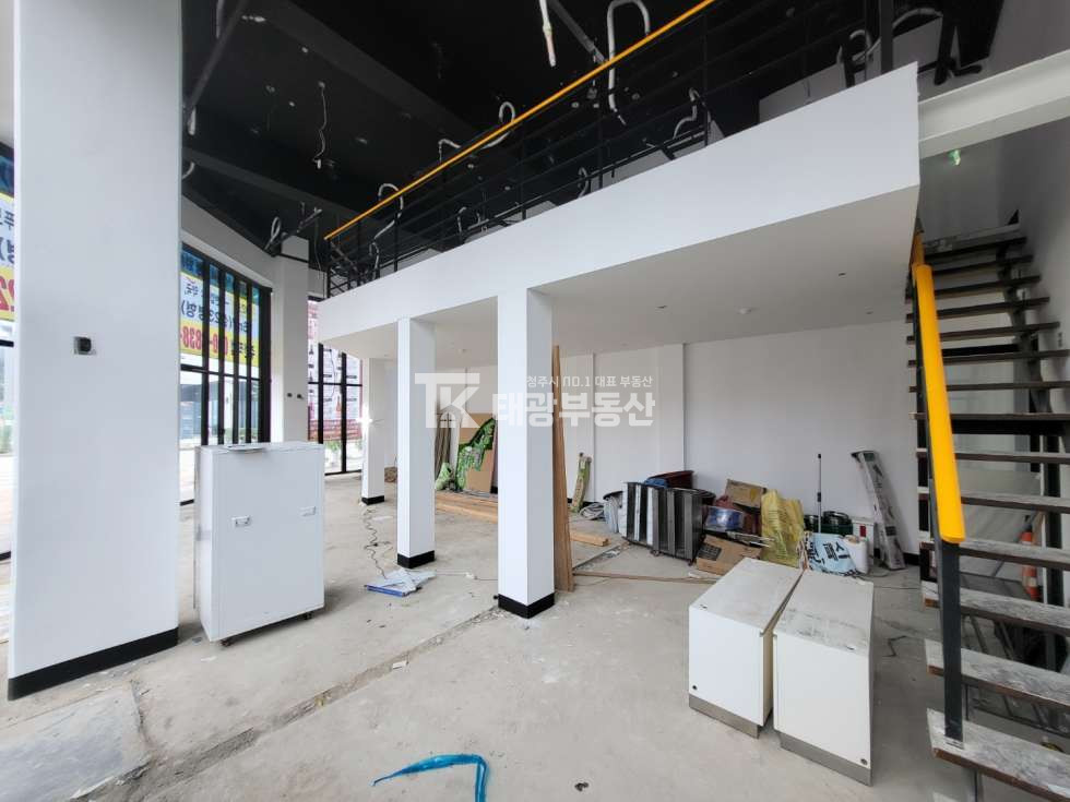 충북 청주청원구 율량동 율량동 상가임대. 코너 복층상가. 모든 업종 문의가능 월세 매물번호 10310 사진 3