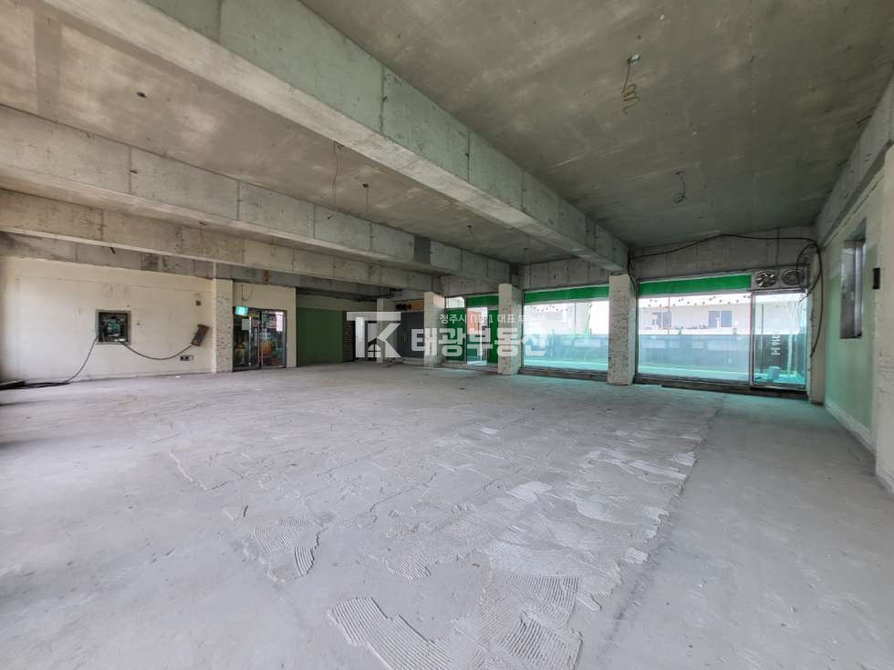 충북 청주흥덕구 봉명동 봉명동 상가임대. 입지 좋습니다. 깔끔한 컨디션. 테라스 완비 월세 매물번호 10322 사진 6