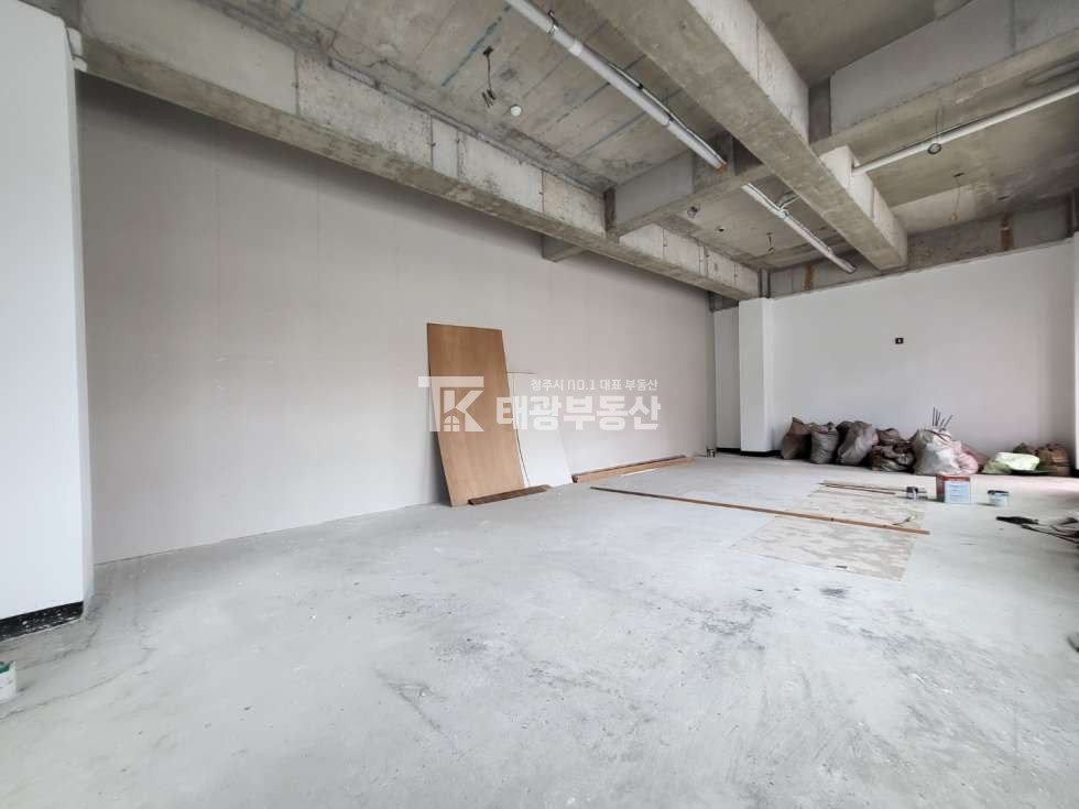 충북 청주청원구 율량동 율량동 상가임대. 깔끔한 컨디션의 율량3지구 매물. 사무실,도소매점 추천. 월세 매물번호 10327 사진 7