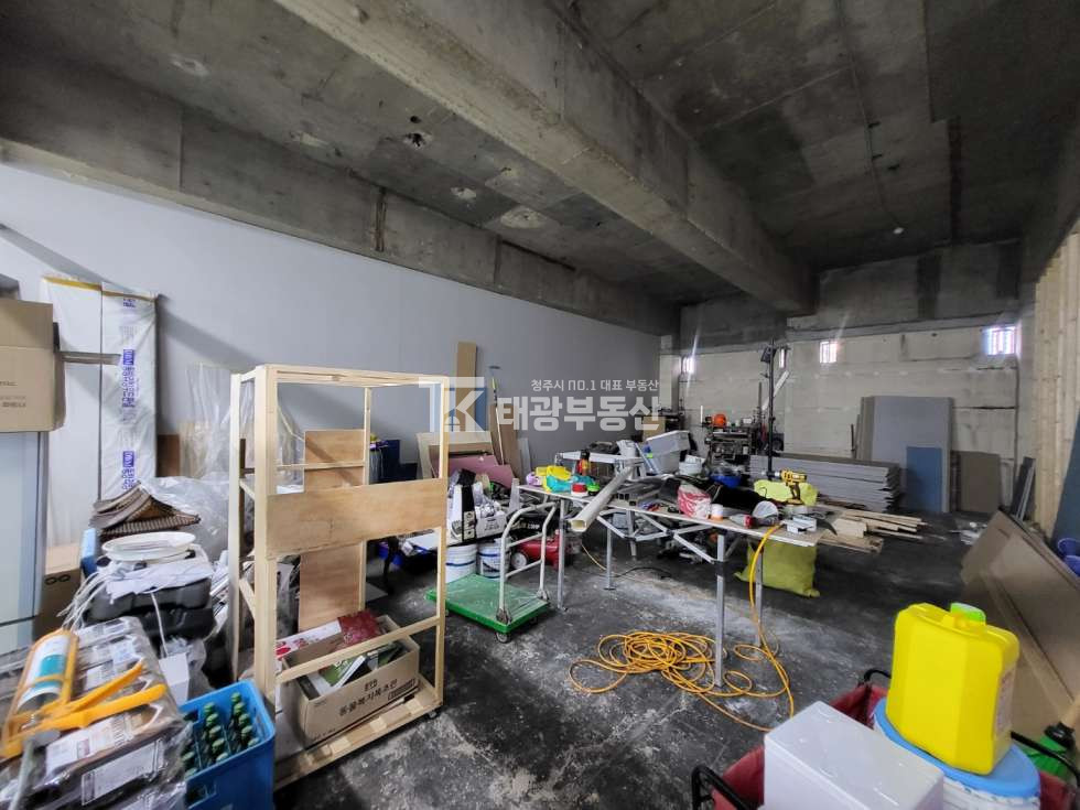 충북 청주상당구 북문로2가 성안길 상가임대. 청소년광장 근방, 엘베 있습니다. 사무실,공방 추천. 월세 매물번호 10336 사진 1