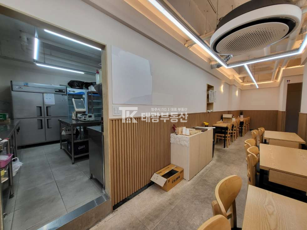 충북 청주서원구 사창동 주1동 사창동 상가임대. 충대 중문 상가임대. 내부 인테리어 완비, 술집 먹자골목 근방입니다. 월세 매물번호 10378 사진 1