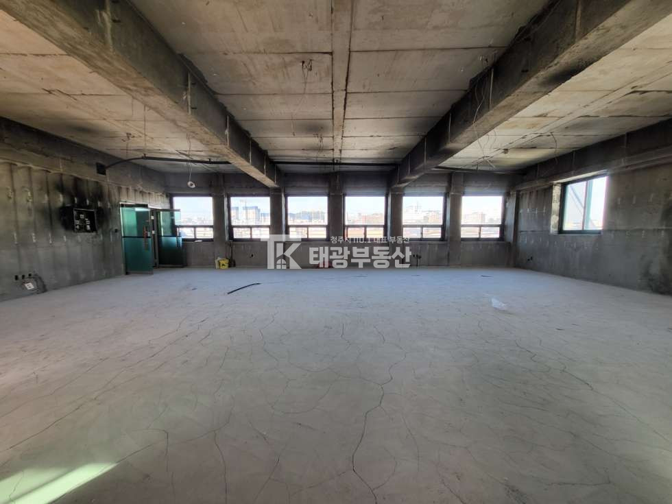 충북 청주서원구 모충동 [청주상가임대] 모충동 상가임대. 모충사거리 근방 주차편리, 내부인테리어 완비. 사무실,병의원,공방 추천. 월세 매물번호 10598 사진 4